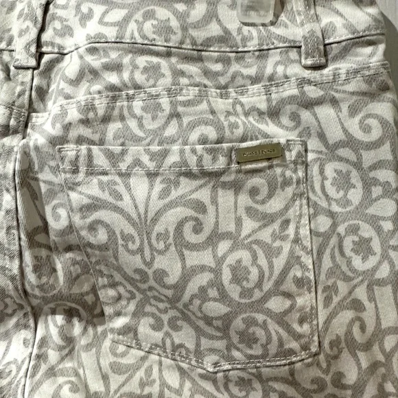 White House Black Market Gray and White Paisley Print Slim Ankle Jean Sz 6 NWOT - Picture 10 of 13